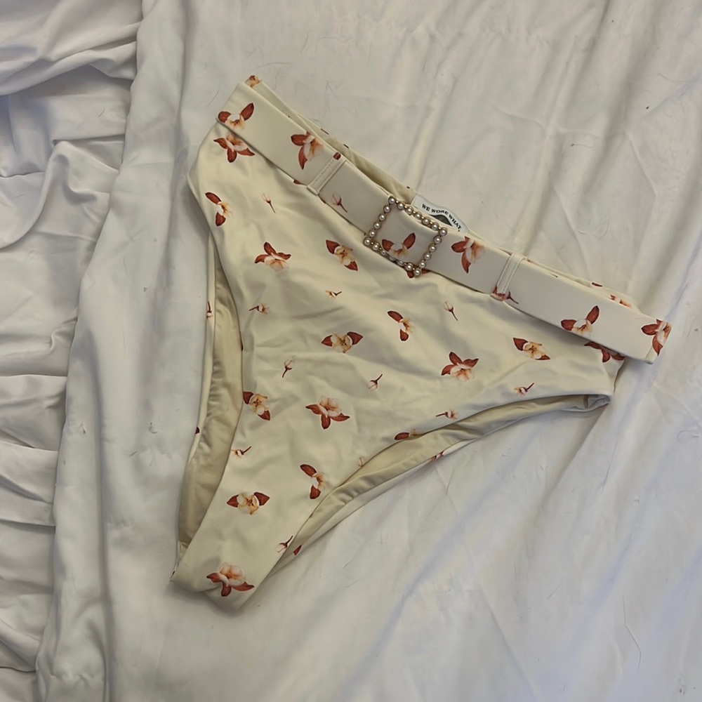 Weworewhat Emily bikini bottom with belt - xs - light yellow/cream w/ flowers